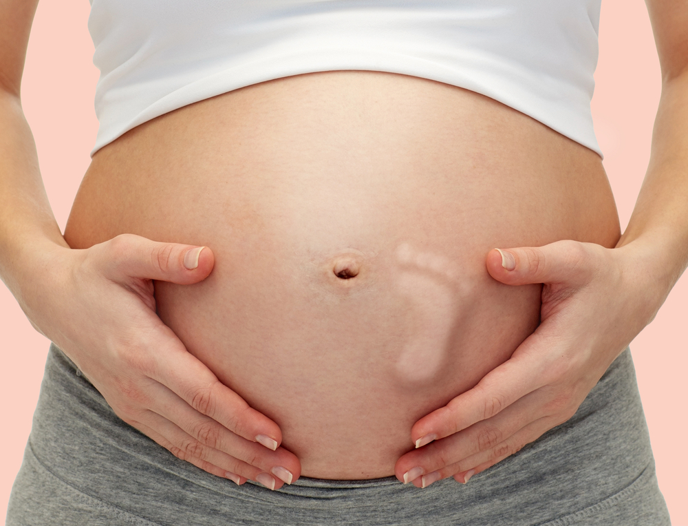 Când se mișcă prima oară bebelușul în sarcină?